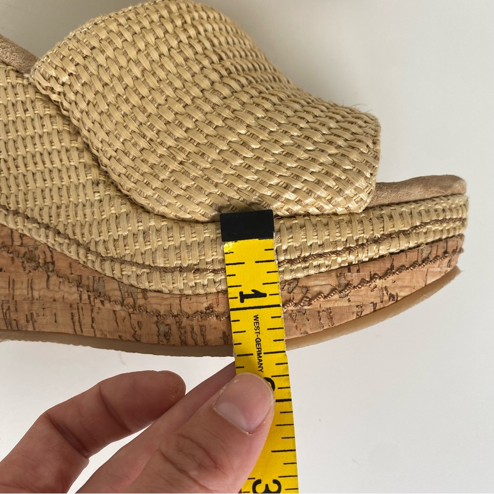 🌻Very Volatile Tan Wedge Woman’s Shoes size 6 with Natural Textures - Picture 9 of 10